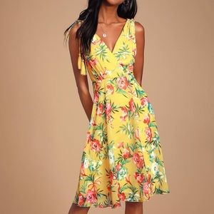 NWT Lulu’s Tropic Wonder Yellow Tropical Print Midi Dress, M